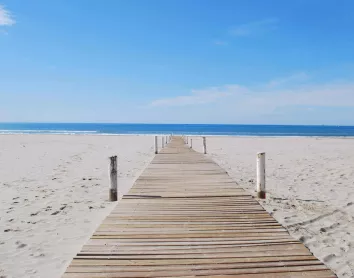 Montpellier plage sable chemin ciel bleu