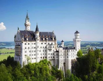 Allemagne château de Neuschwanstein  vue ciel bleu nature